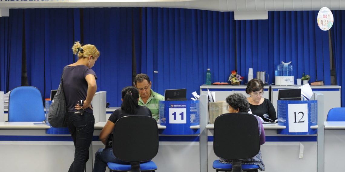 Paulo Guedes edita portaria e fecha cerco contra servidor faltoso e preguiçoso