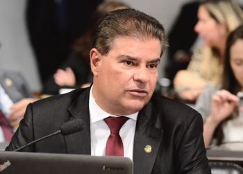Senador usa ‘cotão’ para pagar R$ 40 mil por mês para empresa que atuou em suas campanhas
