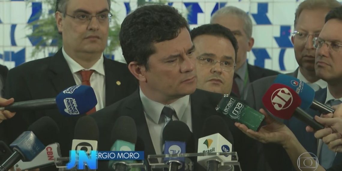 Após assinar CPI contra Moro, Fábio Trad “cola” em ministro para sair nas imagens