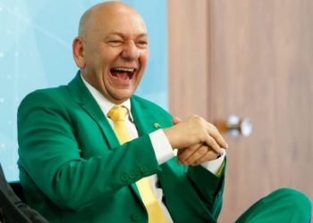 Justiça nega pedido de Lula e mantém faixas bancadas por dono da Havan