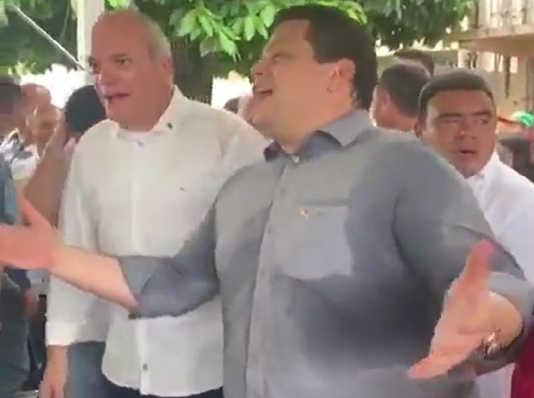 Alcolumbre usa avião da FAB para curtir e dançar no aniversário de Macapá