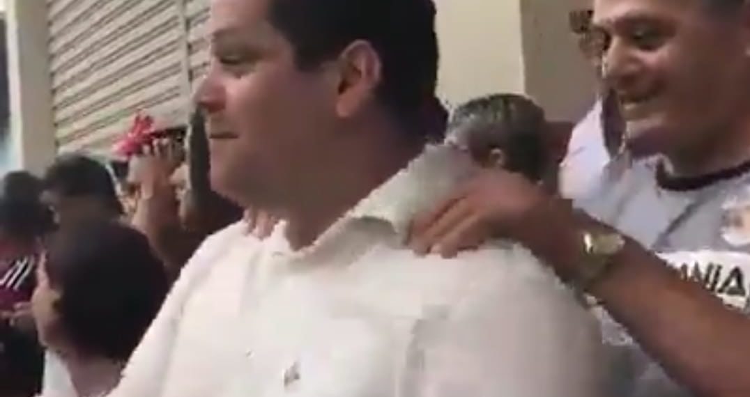 Em novo vídeo, Davi Alcolumbre aparece dançando com um homem