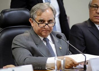 Senador com 86 assessores cotado para o lugar de Weintraub na Educação