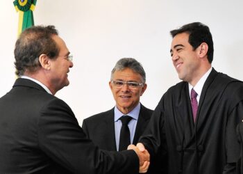 Aliado de Renan Calheiros no TCU vai julgar as contas de Bolsonaro na próxima semana