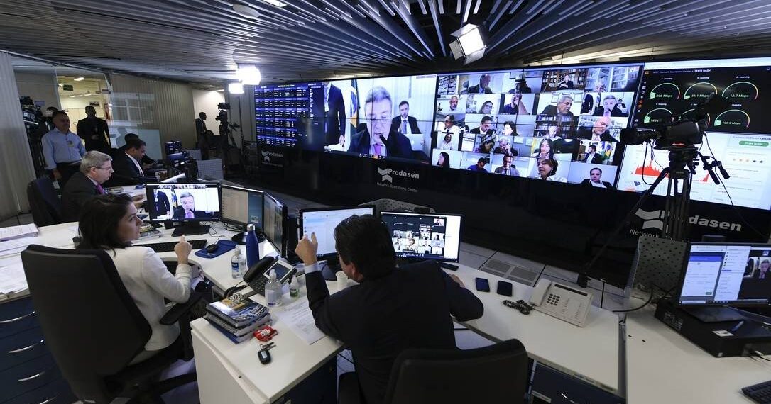 Com votos de Trad e Simone, Senado aprova projeto que pune manifestações na internet