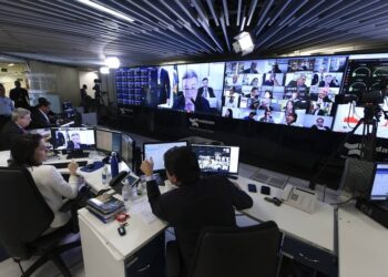 Com votos de Trad e Simone, Senado aprova projeto que pune manifestações na internet