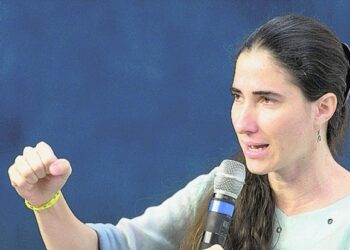 Pelo Twitter, jornalista cubana denuncia cárcere dela e do marido