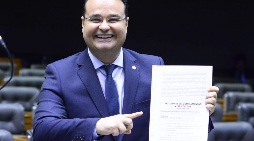 Fábio Trad, Dagoberto e Vander Loubet assinam CPI contra a Lava Jato