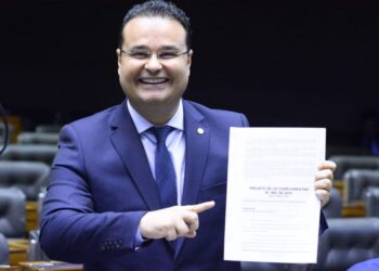 Fábio Trad, Dagoberto e Vander Loubet assinam CPI contra a Lava Jato