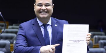 Fábio Trad, Dagoberto e Vander Loubet assinam CPI contra a Lava Jato