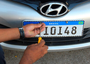 Empresa aponta falhas, mas tribunal mantém troca de placas do Mercosul