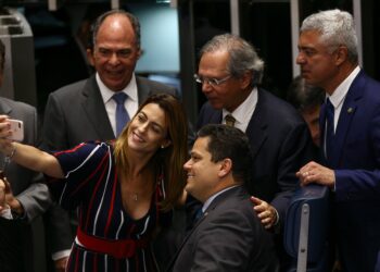 Após atacar Paulo Guedes, Soraya é massacrada por internautas no Twitter