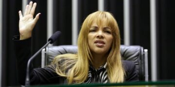 Em vídeo, deputada Flordelis ameaça processar quem a chamou de “assassina”