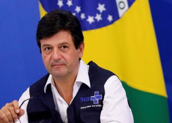 Ex-assessor diz em livro que Mandetta tinha vontade de atirar nos filhos de Bolsonaro