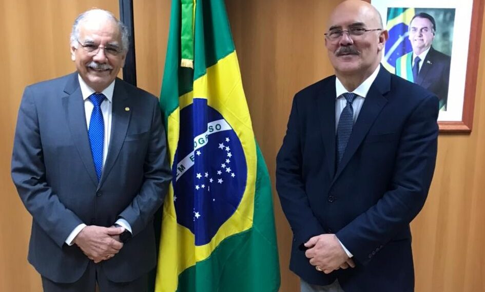 Deputado ignora recesso e busca recursos para o Estado com 4 ministros