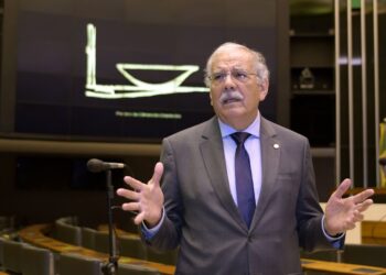 Deputado atribui a “forças da contravenção” pressão por impeachment de Bolsonaro