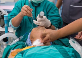 Luiz Ovando defende intubação de paciente com falta de ar e diz que procedimento salva vidas  