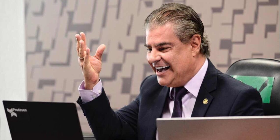 Senador de MS faz lobby por mais carreiras na fila da vacina contra a Covid