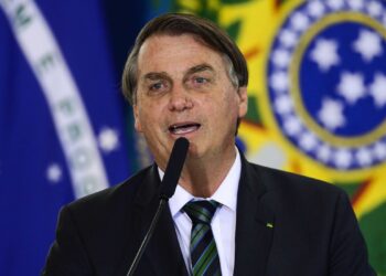 “Bolsonaro emporcalha o cargo como nenhum antecessor se atreveu a fazer”