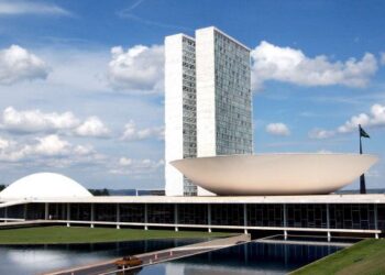 Câmara dos Deputados burla norma e infla verba para contratar mais assessores