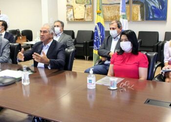 Governo anuncia auxílio de R$ 200 a famílias de baixa renda no Estado