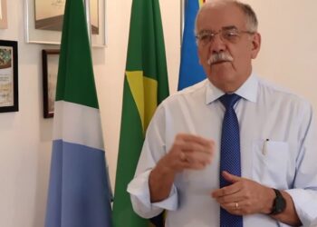 “Negacionismo é mandar a pessoa ficar em casa com dipirona”, diz deputado Luiz Ovando