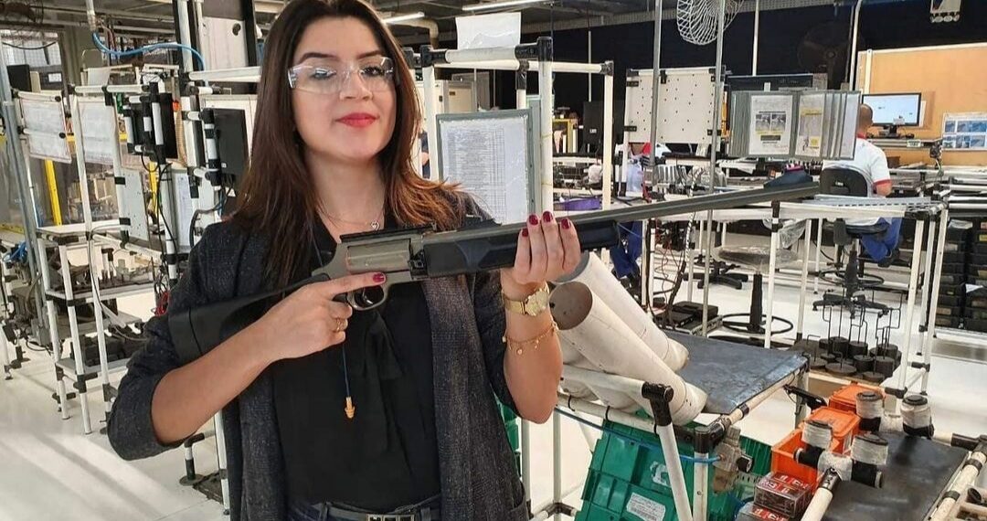 Mulher de deputado recebe R$ 4,8 mil de gabinete onde não é conhecida