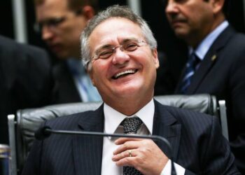 Só no País do Carnaval um investigado investiga, diz jornalista sobre Renan Calheiros