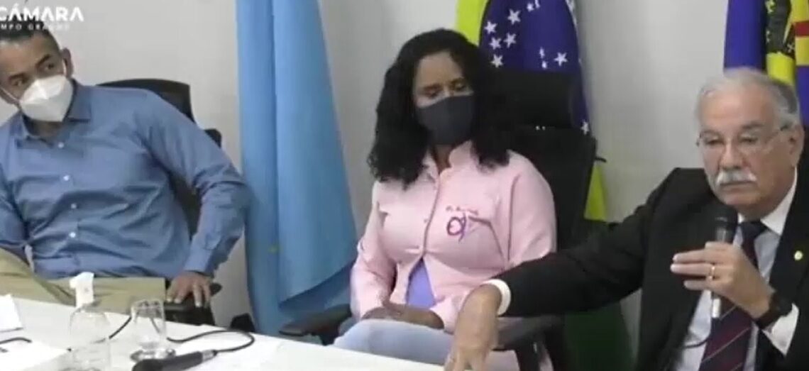 Combate à Covid-19 é prejudicado por disputa igual ao “Fla-Flu”, diz Luiz Ovando