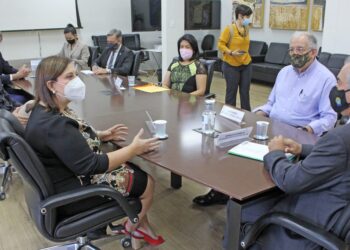 Preocupado com venezuelanos, deputado mobiliza Embaixada, Governo e municípios