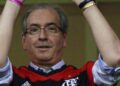 Condenado a mais de 50 anos de prisão, Eduardo Cunha comenta jogo no Twitter