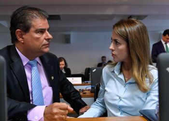 Nelsinho Trad e Soraya Thronicke são vaiados em visita de Bolsonaro a MS