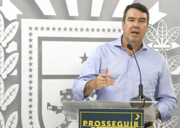 Estado fará concurso para contratar mais de 700 professores, anuncia Riedel