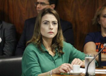 Thronicke se declara “direita racional” e recebe chuva de críticas de bolsonaristas