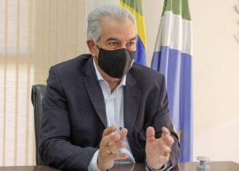 Governador reduz ICMS da conta de luz para zerar impacto na bandeira vermelha