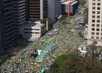 Dos 11 parlamentares de MS em Brasília, apenas Luiz Ovando foi às ruas ontem