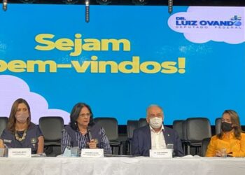 VÍDEO: Damares Alves chora ao se lembrar de estupro e tentativa de suicídio