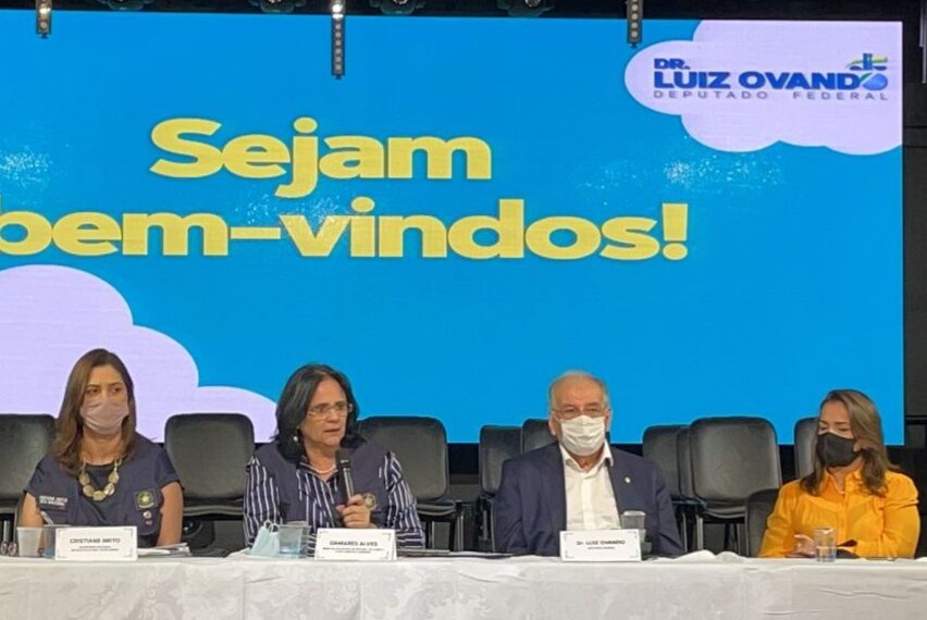 VÍDEO: Damares Alves chora ao se lembrar de estupro e tentativa de suicídio