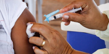 Brasil chega a 320 milhões de vacinas aplicadas contra Covid-19