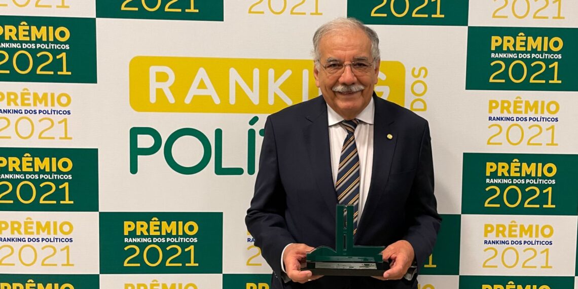 Ovando ganha prêmio de melhor deputado de MS e pede classe política mais qualificada