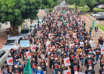 Sem dinheiro para aumentar salário de professor, Trad torrou R$ 60 milhões em propaganda