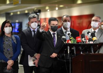 Zerada em pesquisa, Simone Tebet será convidada a desistir de pré-candidatura