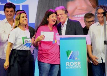 Com antibolsonaristas no palanque, Rose sinaliza que seguirá se opondo a Bolsonaro
