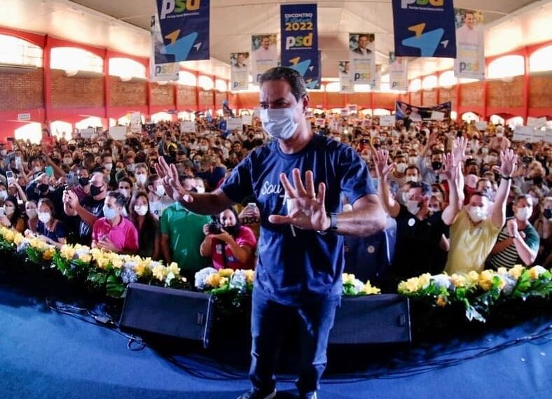 Comissionados da prefeitura ajudam a lotar evento político de Marquinhos Trad