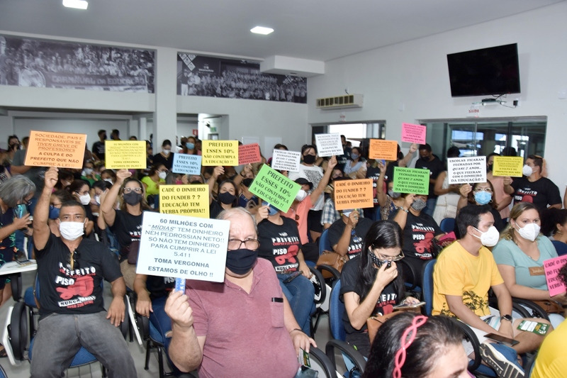 Sem dinheiro, Marquinhos faz promessa a professores com ‘bomba’ para sucessora
