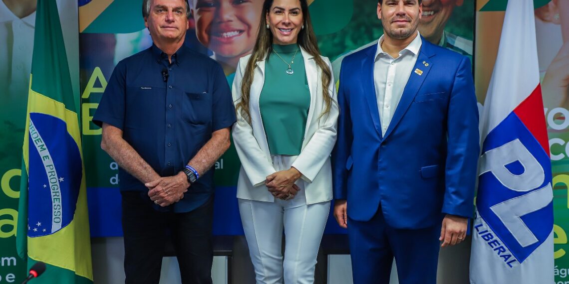 Iara Diniz, mulher do Capitão Contar, é pré-candidata a deputada federal