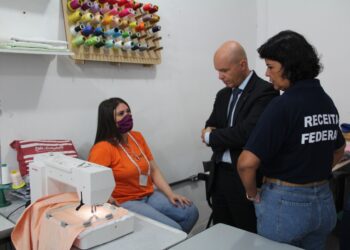 No mês da mulher, Receita doa cosméticos e artigos de higiene a presídio feminino