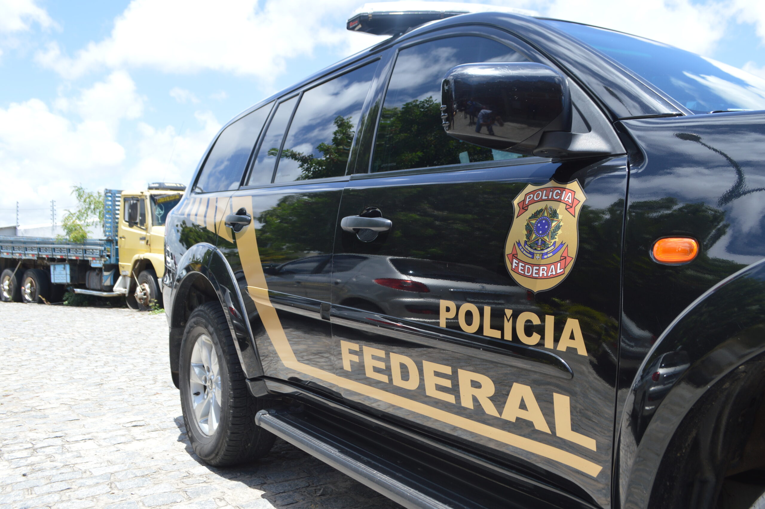 OPINIÃO: Quem vai parar o deputado federal Loester Trutis?
