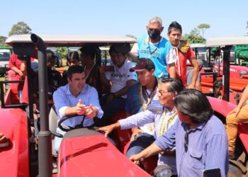 Dos 79 prefeitos do Estado, 71 assinam carta em apoio a Eduardo Riedel
