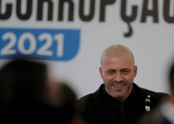 Presidente Bolsonaro edita decreto perdoando crimes de Daniel Silveira